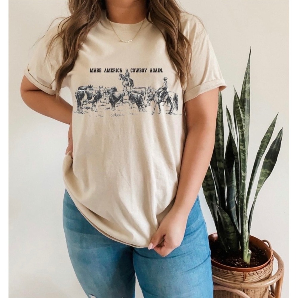 Gildan Graphic T-Shirt Women Small Cream Make America Cowboy Again Western Tee